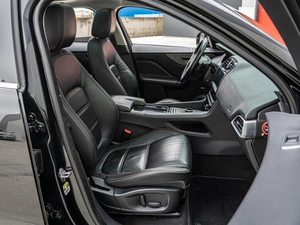 Внедорожник Jaguar F-Pace 2016 года, 2490000 рублей, Краснодар