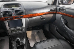 Седан Toyota Avensis 2005 года, 709000 рублей, Барнаул