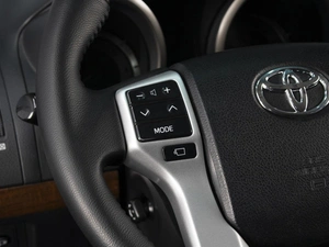 Внедорожник Toyota Land Cruiser Prado 2010 года, 2990000 рублей, Омск