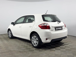 Хетчбэк Toyota Auris 2011 года, 863100 рублей, Казань