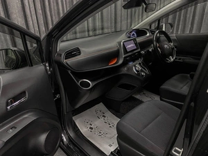 Минивэн Toyota Sienta 2016 года, 1370000 рублей, Красноярск