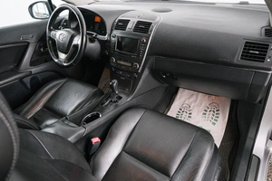 Седан Toyota Avensis 2009 года, 1269000 рублей, Красноярск