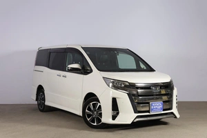 Минивэн Toyota Noah 2019 года, 3099000 рублей, Новосибирск