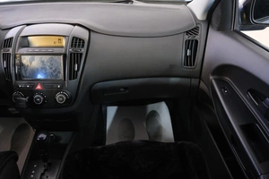 Хетчбэк Kia Ceed 2009 года, 899000 рублей, Омск