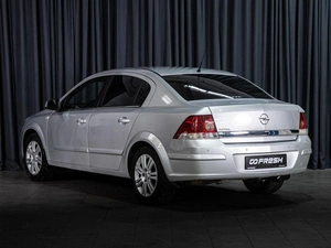 Седан Opel Astra 2011 года, 710000 рублей, Волгоград