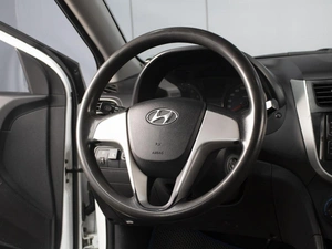 Седан Hyundai Solaris 2014 года, 840000 рублей, Омск