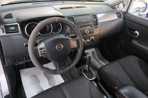Хетчбэк Nissan Tiida 2011 года, 929000 рублей, Омск