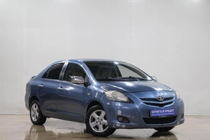 Седан Toyota Yaris 2007 года, 559000 рублей, Новокузнецк