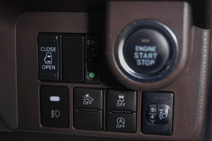 Хетчбэк Toyota Tank 2018 года, 999000 рублей, Кемерово