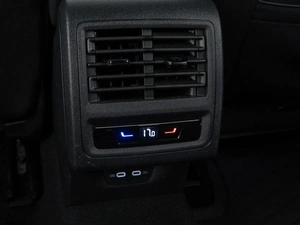 Хетчбэк Volkswagen Golf R 2021 года, 5846900 рублей, Москва