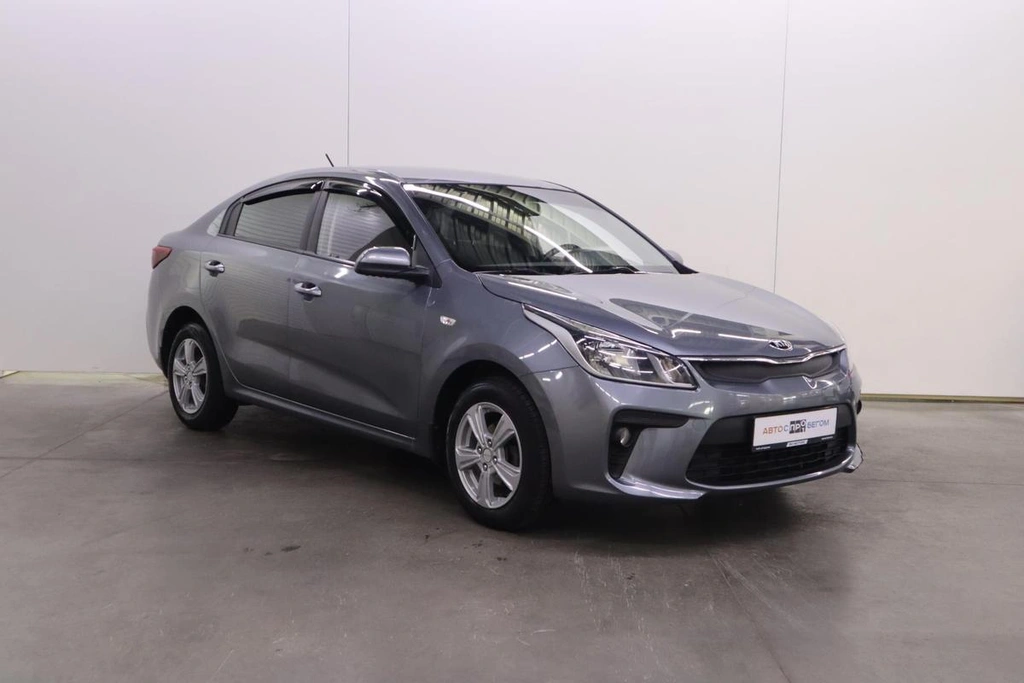Седан Kia Rio 2017 года, 1400000 рублей, Брянск