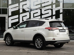Внедорожник Toyota RAV4 2017 года, 2500000 рублей, Волгоград
