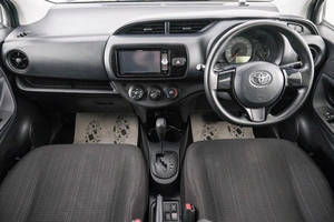 Хетчбэк Toyota Vitz 2017 года, 899000 рублей, Красноярск