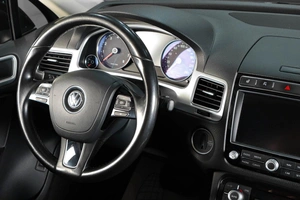 Внедорожник Volkswagen Touareg 2017 года, 3619000 рублей, Тюмень