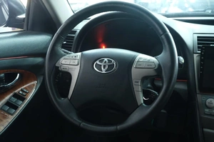 Седан Toyota Camry 2007 года, 899000 рублей, Омск