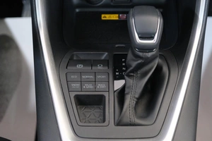 Внедорожник Toyota RAV4 2025 года, 4099000 рублей, Омск