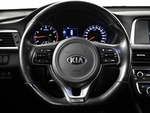 Седан Kia K5 2017 года, 1954900 рублей, Казань