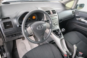 Хетчбэк Toyota Auris 2007 года, 549000 рублей, Красноярск