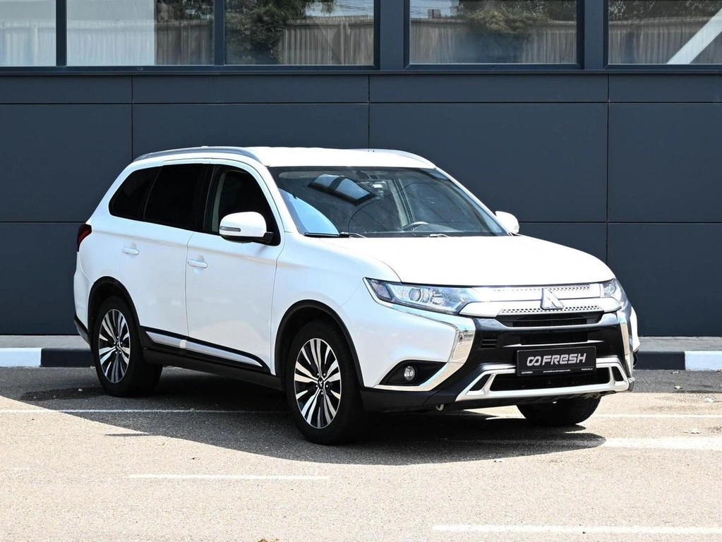 Внедорожник Mitsubishi Outlander 2021 года, 1999000 рублей, Кирилловка