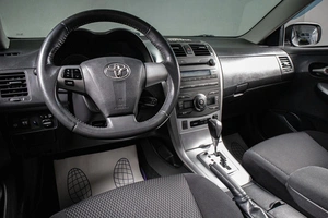 Седан Toyota Corolla 2011 года, 969000 рублей, Сургут