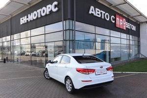 Седан Kia Rio 2015 года, 1350000 рублей, Мирное