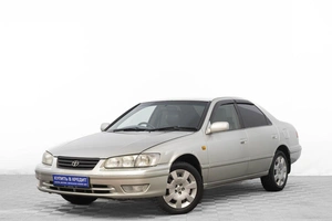 Седан Toyota Camry 2001 года, 499000 рублей, Барнаул