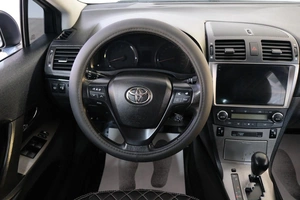 Седан Toyota Avensis 2009 года, 1159000 рублей, Омск