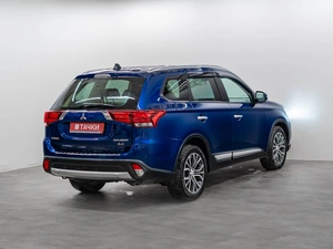 Внедорожник Mitsubishi Outlander 2015 года, 1800000 рублей, Красноярск