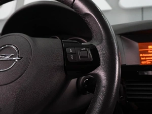 Хетчбэк Opel Astra 2011 года, 669000 рублей, Воронеж