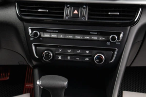 Седан Kia Optima 2019 года, 2099000 рублей, Оренбург