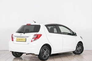 Хетчбэк Toyota Vitz 2016 года, 919000 рублей, Красноярск