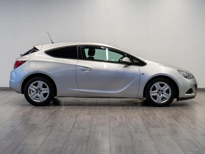 Хетчбэк Opel Astra GTC 2012 года, 879000 рублей, Саратов