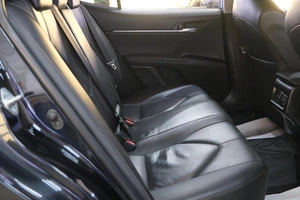 Седан Toyota Camry 2018 года, 2399000 рублей, Омск