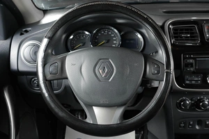 Седан Renault Logan 2016 года, 799000 рублей, Тюмень