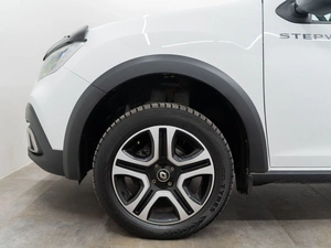 Хетчбэк Renault Sandero Stepway 2020 года, 1200000 рублей, Красноярск