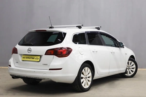 Универсал Opel Astra 2011 года, 599000 рублей, Новосибирск