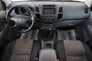 Пикап Toyota Hilux 2010 года, 2099000 рублей, Омск