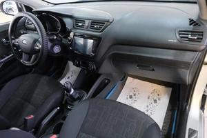 Седан Kia Rio 2014 года, 959000 рублей, Омск