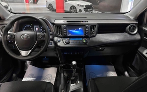 Внедорожник Toyota RAV4 2017 года, 2480000 рублей, Красноярск