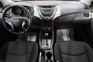 Седан Hyundai Elantra 2012 года, 859000 рублей, Омск