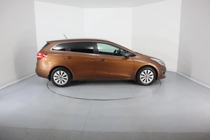 Хэтчбек Kia Ceed 2016 года, 1000000 рублей, Брянск