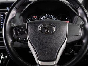 Минивэн Toyota Noah 2018 года, 2530000 рублей, Тюмень