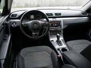 Седан Volkswagen Passat 2011 года, 1065000 рублей, Краснодар