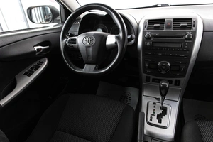 Седан Toyota Corolla 2011 года, 1089000 рублей, Красноярск