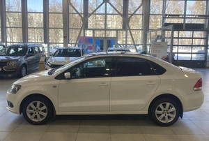 Седан Volkswagen Polo 2013 года, 860000 рублей, Орёл