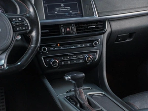 Седан Kia Optima 2017 года, 2099000 рублей, Сургут