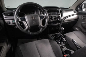 Пикап Mitsubishi L200 2017 года, 2459000 рублей, Сургут