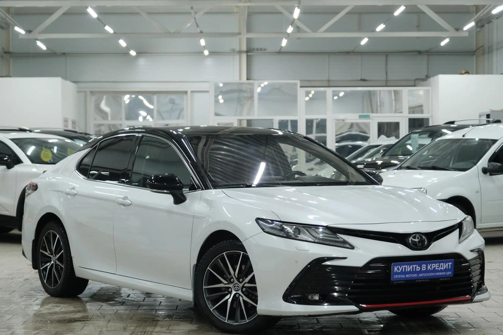 Седан Toyota Camry 2021 года, 3599000 рублей, Омск
