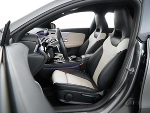Седан Mercedes-benz CLA-класс 2019 года, 3298999 рублей, Москва