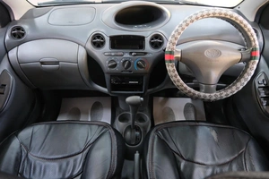 Хетчбэк Toyota Vitz 2001 года, 339000 рублей, Омск